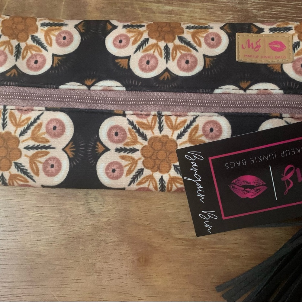 Elegant Black and Tan Bag with Chic Design purchase today comes with free gift!